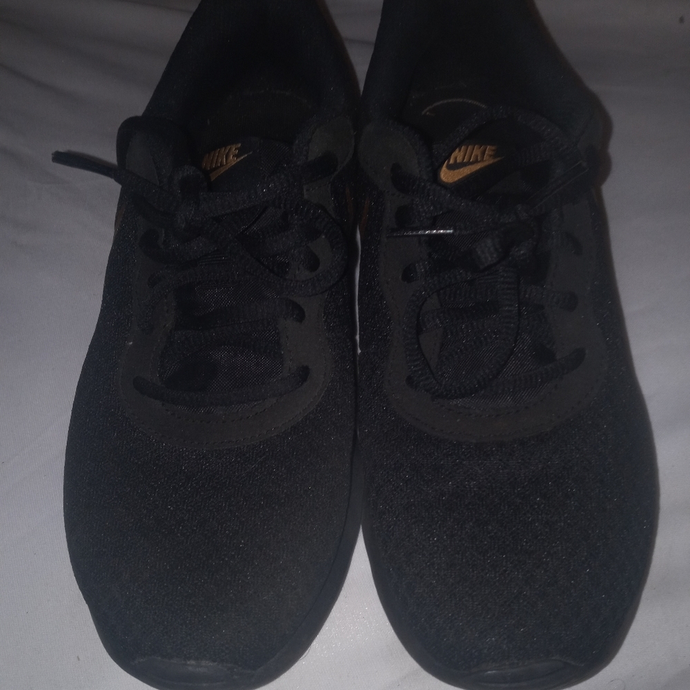 Nike shoes women's